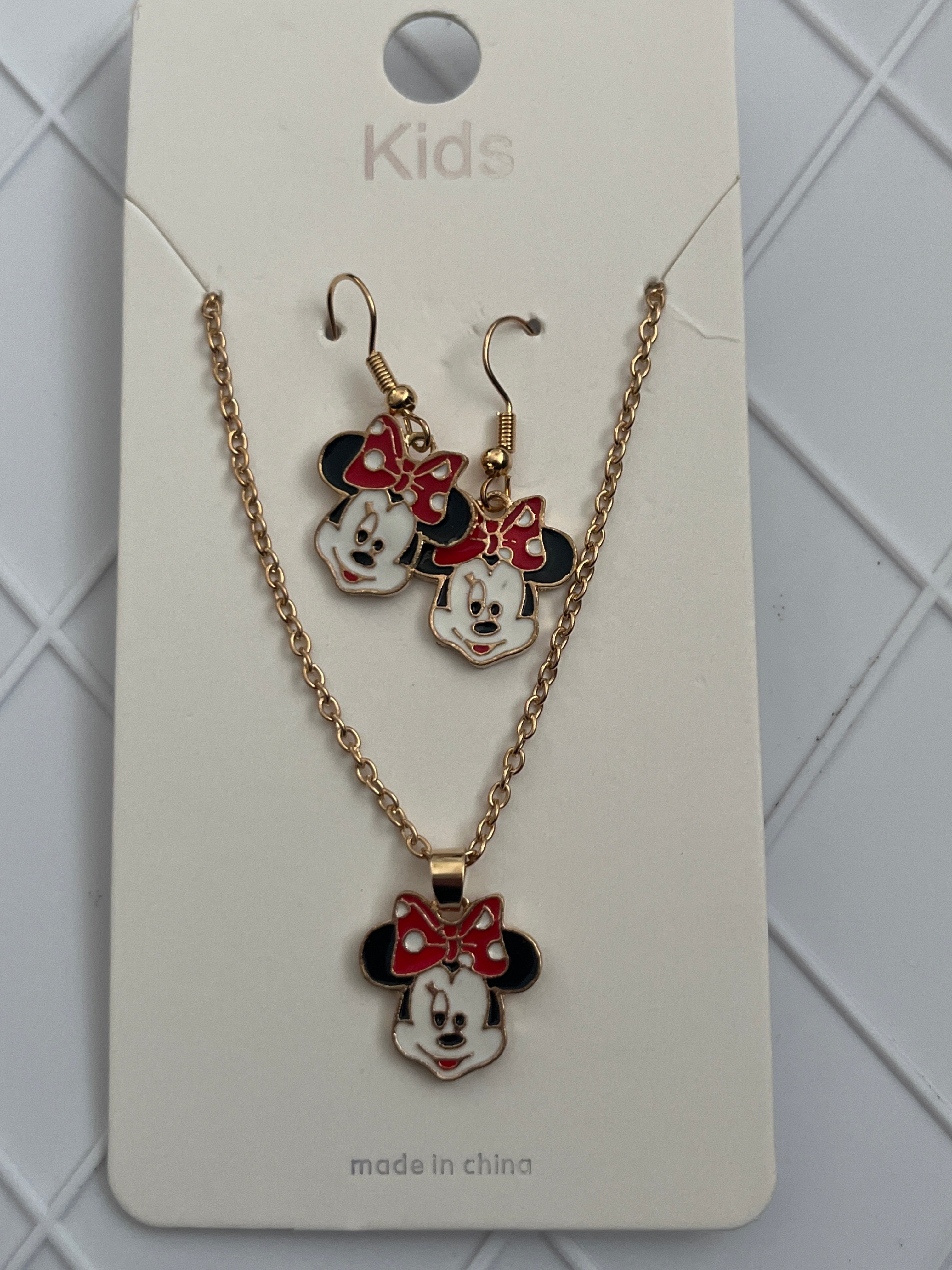 Kid necklace